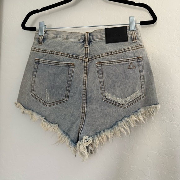 NEW UNIF Women’s Denim Jean Shorts High Rise Distressed Cut-Off Bottoms NWT 27 - Picture 2 of 4